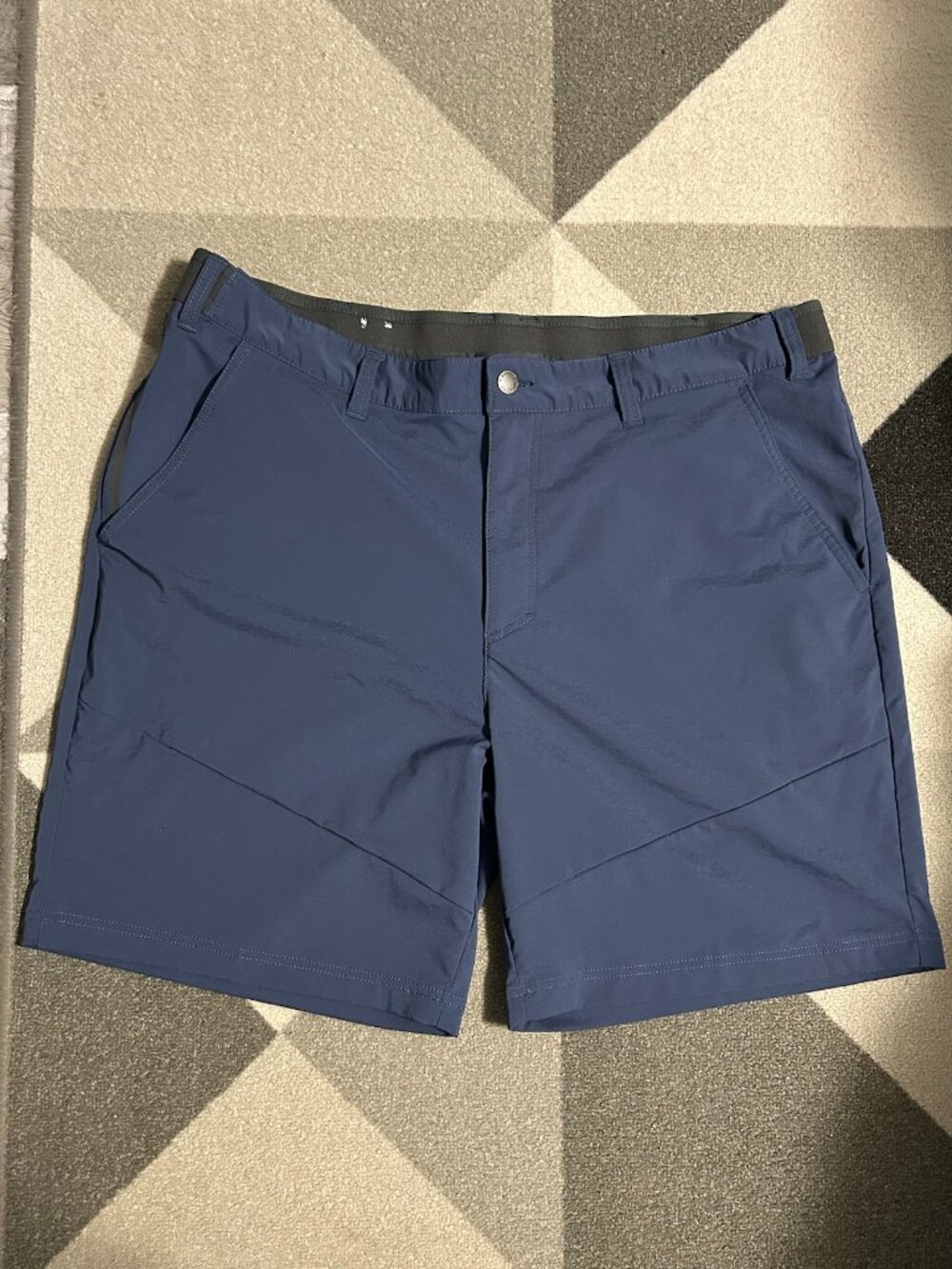 Columbia Collegiate Navy Tech Trail Active Fit 8”‎ Performance Shorts Size 40